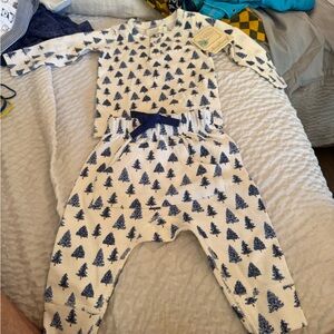 Sapling 0-3 months nwt Blue and White Tree Print Baby Outfit
